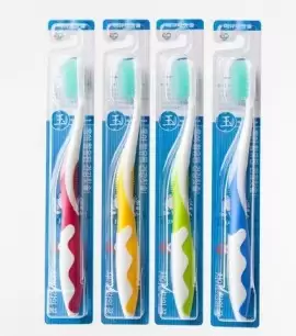 Заказать онлайн Mashimaro Зубная щётка с наночастицами нефрита Nano Jade Toothbrush в KoreaSecret