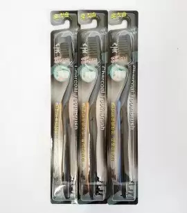 Заказать онлайн Mashimaro Зубная щётка с углем Ion Ag Toothbrush в KoreaSecret