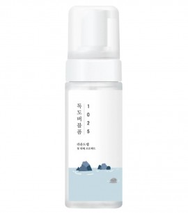 Заказать онлайн Round Lab 1025 Очищающая пузырьковая пенка с морской водой Dokdo Bubble Foam в KoreaSecret