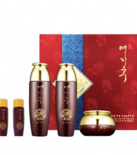 Заказать онлайн Yezihu Набор по уходу за кожей с красным женьшенем Jamueng Gold Red Ginseng Skin Care 3 Set в KoreaSecret