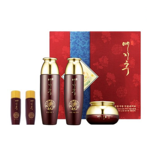Заказать онлайн Yezihu Набор по уходу за кожей с красным женьшенем Jamueng Gold Red Ginseng Skin Care 3 Set в KoreaSecret